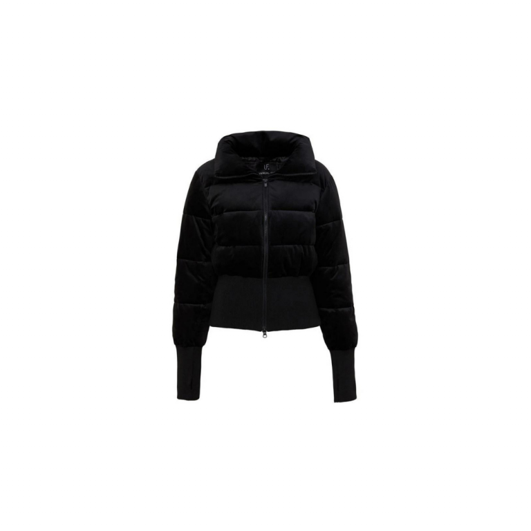 URF8200355-BLK_900x